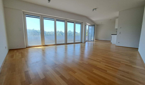 Perfectly cut, spacious, bright - 4-room apartment with south-facing balcony, 2 underground parking spaces, in Welfenhöfe