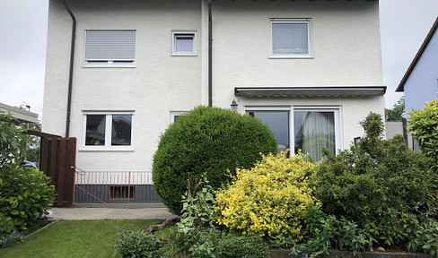 Freistehendes Einfamilienhaus mit idyllischem Garten, Einliegerwohnung/Büro/Praxis und Doppelgarage