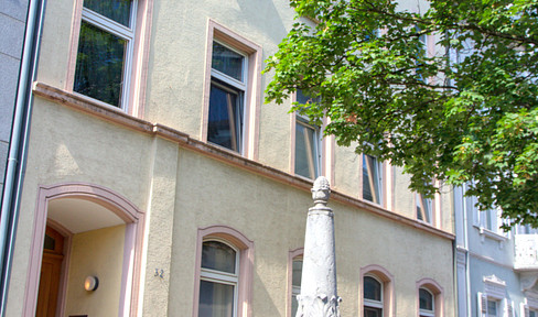 Available immediately! 1-bedroom apartment in the Old Town, with a view of the Drei Säulen (Three Columns) near the university!
