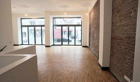 CENTRAL / HIGH ROOMS / LARGE SHOP WINDOW FRONT / PARKING / WAREHOUSE / BEST LOCATION