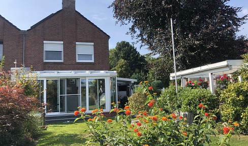 DHH with fantastic heated conservatory & many extras in the quiet south of Bremerhaven