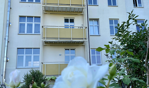 Exclusive 4-room apartment in Schwerin with balcony - commission-free directly from the owner