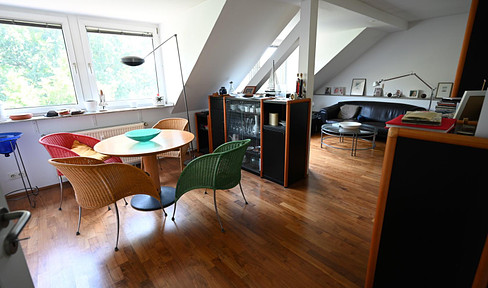 Quiet 3-room attic apartment close to the city center in Düsseldorf, 93m2