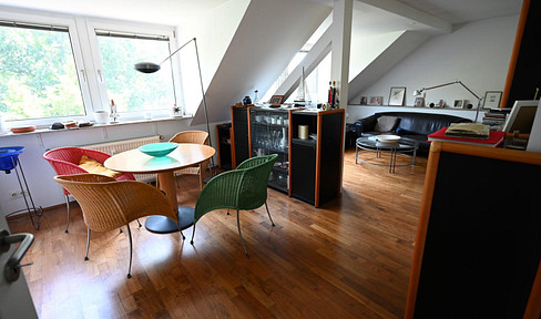 Quiet 3-room attic apartment close to the city center in Düsseldorf, 93m2