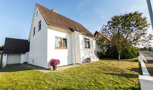 Hochwertig saniertes Traumhaus mit großem Garten und Doppelgarage