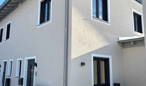 Bright corner terraced house with terrace and south-facing garden