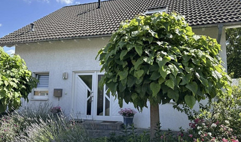 Gemütliches, modernes  EFH mit sehr privatem Grundstück & Wintergarten