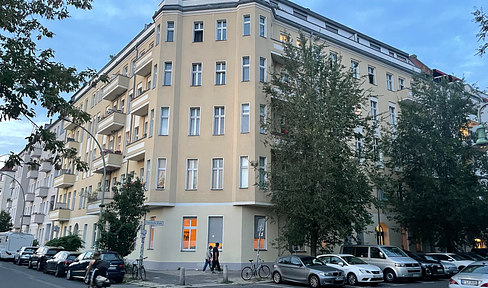 PROVISIONSFREI! Berliner Altbau mit knapp 4 Meter hohen Decken, Stuck und Stabparkett