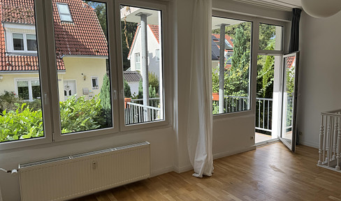 *PROVISIONSFREI* 4-Raum-Maisonette-Wohnung mit Balkon, Terrasse und Einbauküche in Berlin Zehlendorf