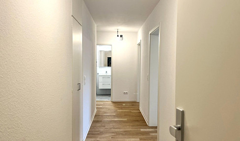 ***First-time occupancy after core renovation: 2 room apartment with underground parking space in the rear building***