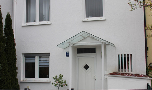 Mid-terrace house in the metropolis and yet in the countryside