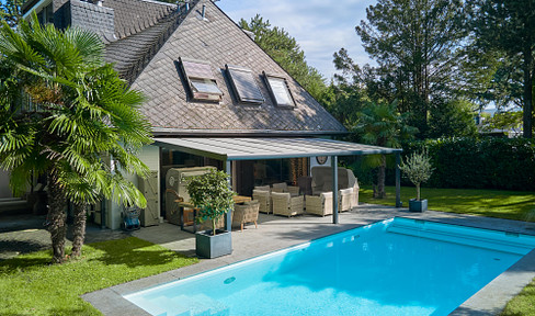 Luxurious oasis in Cologne's exclusive Hahnwald - Spacious villa with pool and maximum privacy