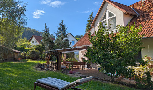 Ideal für Pendler oder Home-Office - Massivhaus (EFH) mit großem Garten und Doppelgarage am Waldrand