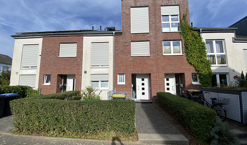 Family dream in Königsdorf Mid-terraced house built in 2007, full basement, underground parking space, expansion reserve in the attic