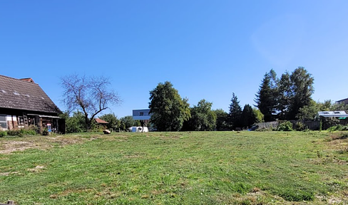 Building plot in second row near town center