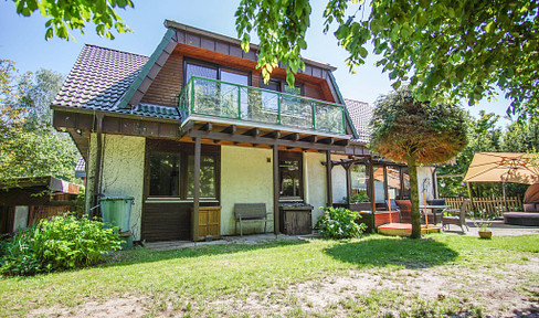 Barrier-free, spacious detached house directly on the canal