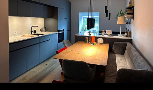 Hochwertig sanierte Maisonette-Wohnung mit 3 Zimmern, Garten und Stellplatz inklusive