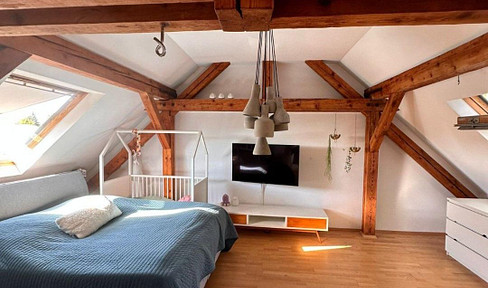 Sanierte teilmöblierte Maisonette-Wohnung mit 3 Zimmern, Garten und Stellplatz inklusive