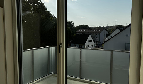 Sonniger Erstbezug in Langenbach // 2-Zimmer Neubau Wohnung mit Balkon und hohen Decken