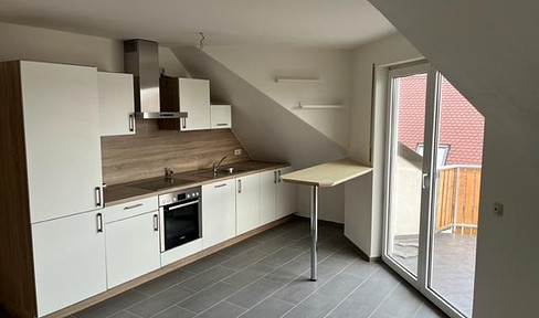 Light-flooded maisonette apartment with southwest-facing balcony and full bathroom