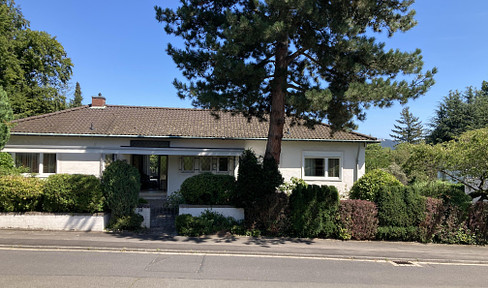 Freistehendes Einfamilienhaus in Bad Godesberg/Schweinheim  mit Blick auf den Petersberg