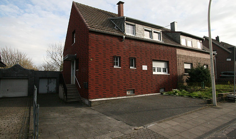 Semi-detached house (DHH) in Frechen-Bachem (near Cologne) - 600m² directly from the owner