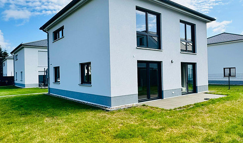 LIMITED: Affordable 5-room detached house with upmarket interior and fitted kitchen in Brieselang