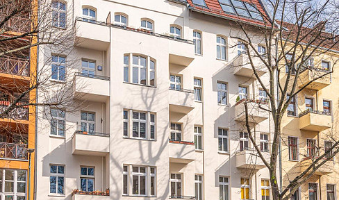 70 m² apartment in Charlottenburg; first occupancy after renovation