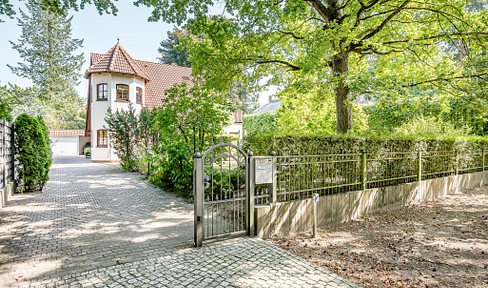 Herrschaftliches Grundstück mit Villa in Groß-Glienicke