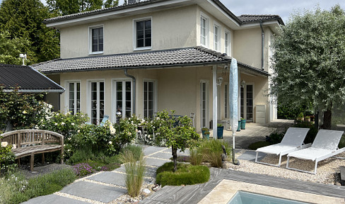 Light-flooded town villa with landscaped garden and terraces