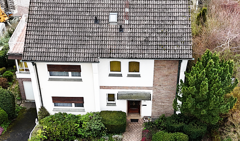 Detached to semi-detached house with premium views over Arnsberg