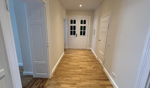 Stylish & beautiful, first occupancy after renovation, parquet, stucco, daylight bathroom, EBK, balcony