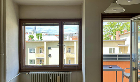 2-room apartment with balcony, elevator and parking space in Berlin Wilmersdorf - unlet