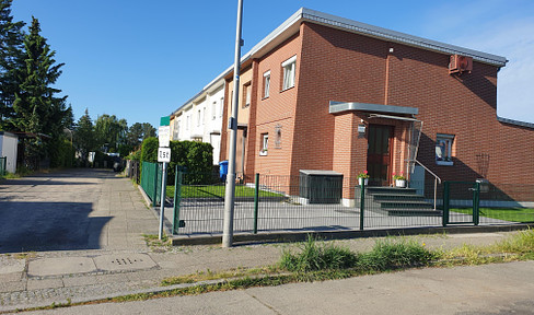 Reihenendhaus, modernisiert, teilklimatisiert, Kamin, großer PKW-Stellplatz in ruhiger Lage!