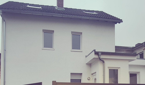 Haus statt Wohnung/ kleines neu ausgebautes Häuschen in Frankfurt/Schwanheim