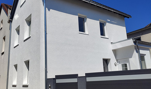 Haus statt Wohnung/ kleines neu ausgebautes Haus in Frankfurt/Schwanheim