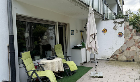 Ruhige 2 Zimmer Wohnung mit Terrasse + Gartenalleinnutzung