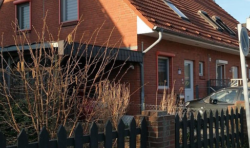 Terraced house with fireplace just outside Laboe