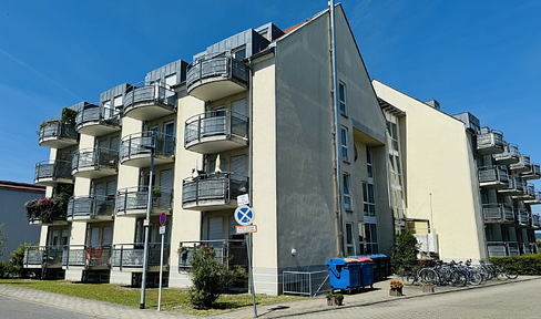 Zentrale, moderne, frisch renovierte Maisonettewohnung mit Balkon und Stellplatz