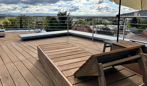 Lichtdurchflutete 4-Zimmer Wohnung mit riesiger Dachterrasse u. unverbaubarem 360 ° Dreiländer-Blick