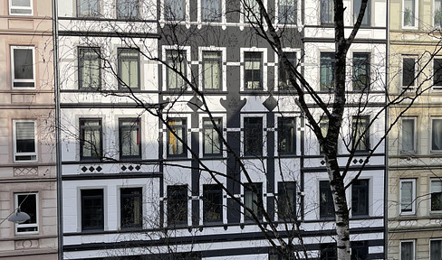 Holtenauer Straße: beautiful bright apartment in an old building