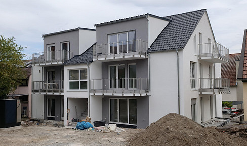 3-room apartment on the upper floor with excellent features, two balconies, and KfW 55 standard (energy efficiency class 3).