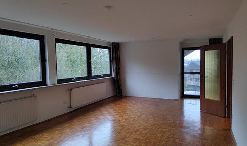 Helle, sehr gut gelegene 2,5-Zimmer-Wohnung mit Balkon mit Einbauküche und Glasfaser im Grünen