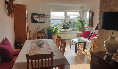 Beautiful 4-room apartment, bright, family-friendly with far-reaching views, wood-burning stove and shared garden