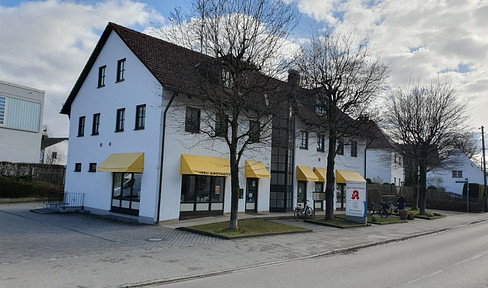 Store, former IGEL pharmacy with shop window, parking spaces and rooms in the basement