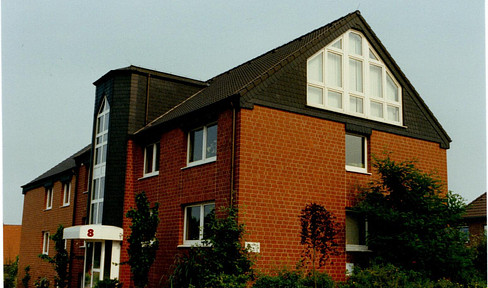 Office space with parking spaces and charging stations in the business park