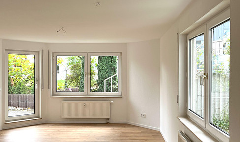 ** Sonnige zentrumsnahe 3 Zimmer Erdgeschosswohnung mit Terrasse und Einbauküche in Leonberg **