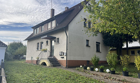 Freistehendes Zweifamilien-Wohnhaus