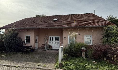 Exklusives Einfamilienhaus mit Einliegerwohnung und Pool – Ihr Traum vom Wohnen auf hohem Niveau