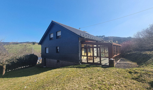 Großes Einfamilienhaus mit Wintergarten im Sauerland Grenze zum Siegerland
